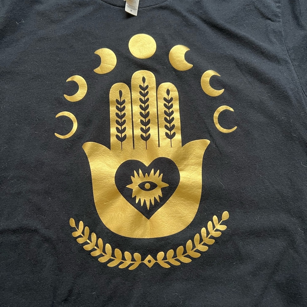 Woman’s tee - Picture 2 of 3